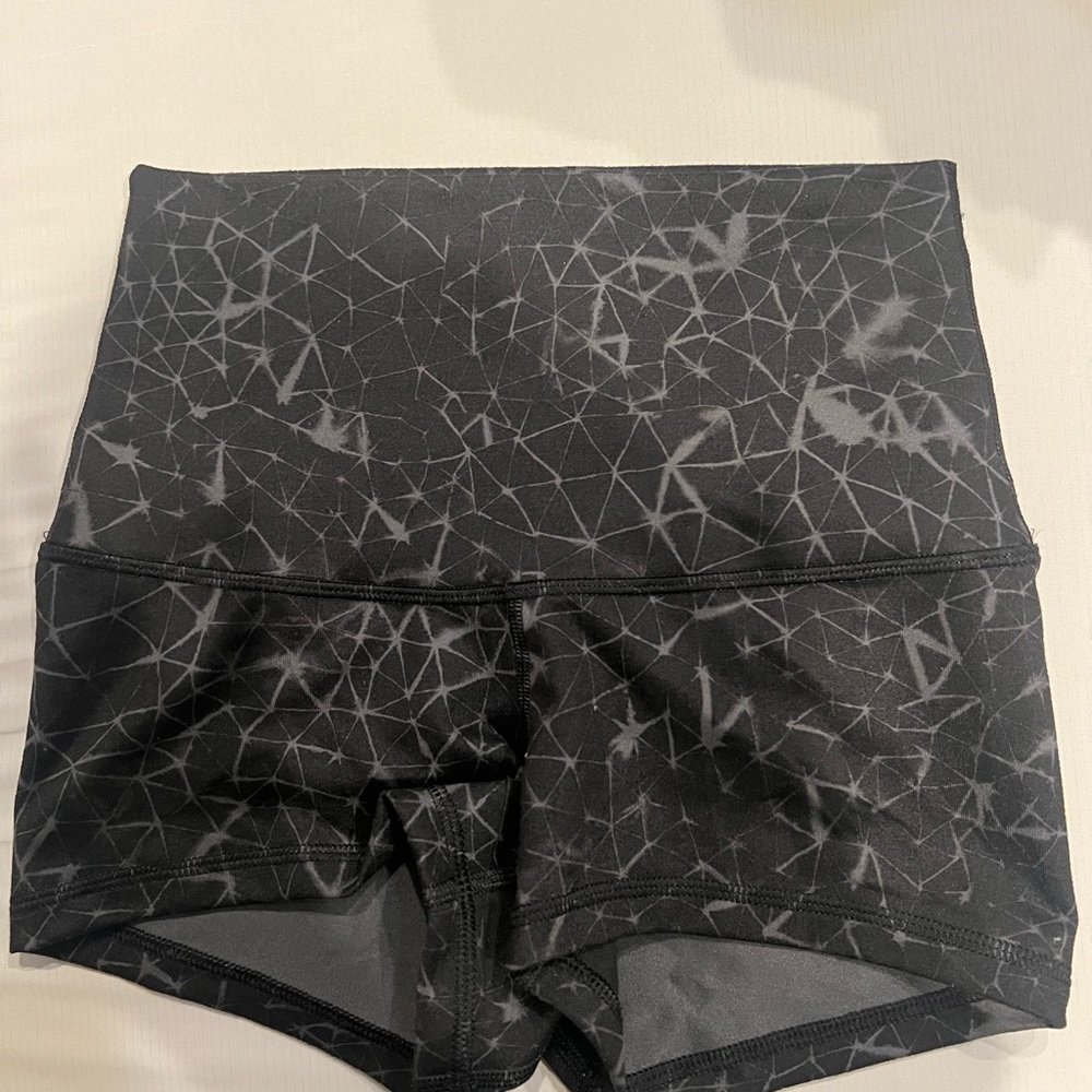 Lululemon shorts size 4